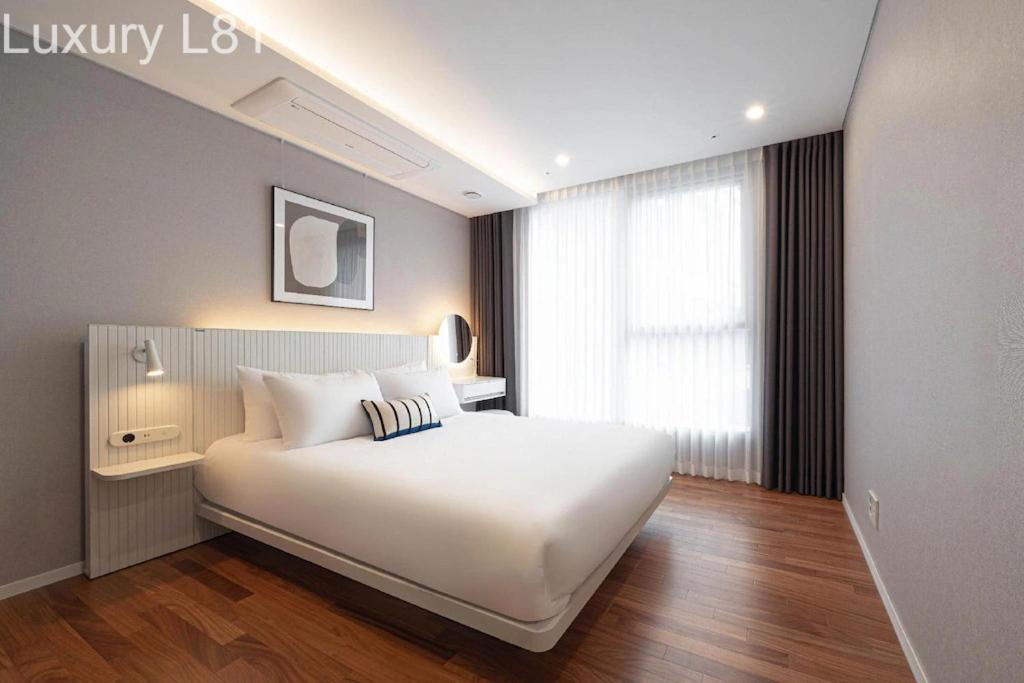 Angia Luxury Apartment Inside Landmark 81 Tower Ho-Chi-Minh-Stadt Exterior foto