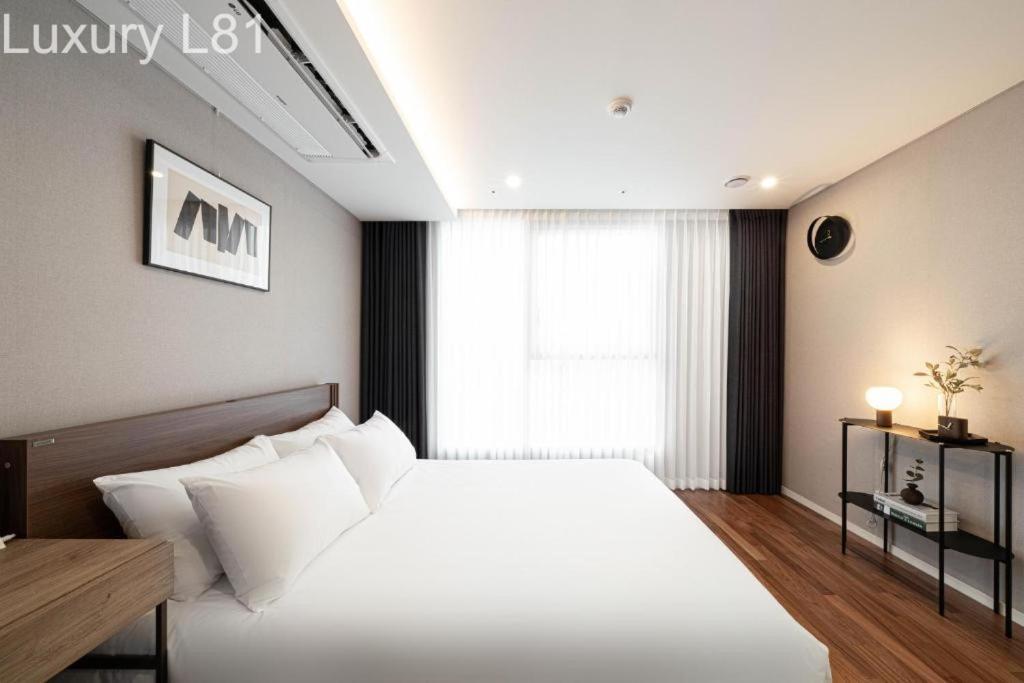 Angia Luxury Apartment Inside Landmark 81 Tower Ho-Chi-Minh-Stadt Exterior foto